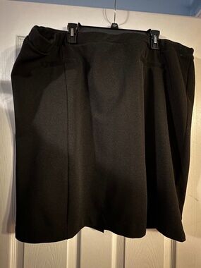 Reitmans Black Ribbed Mini Skirt w/ Back Slit & Faux Pockets | Size 22